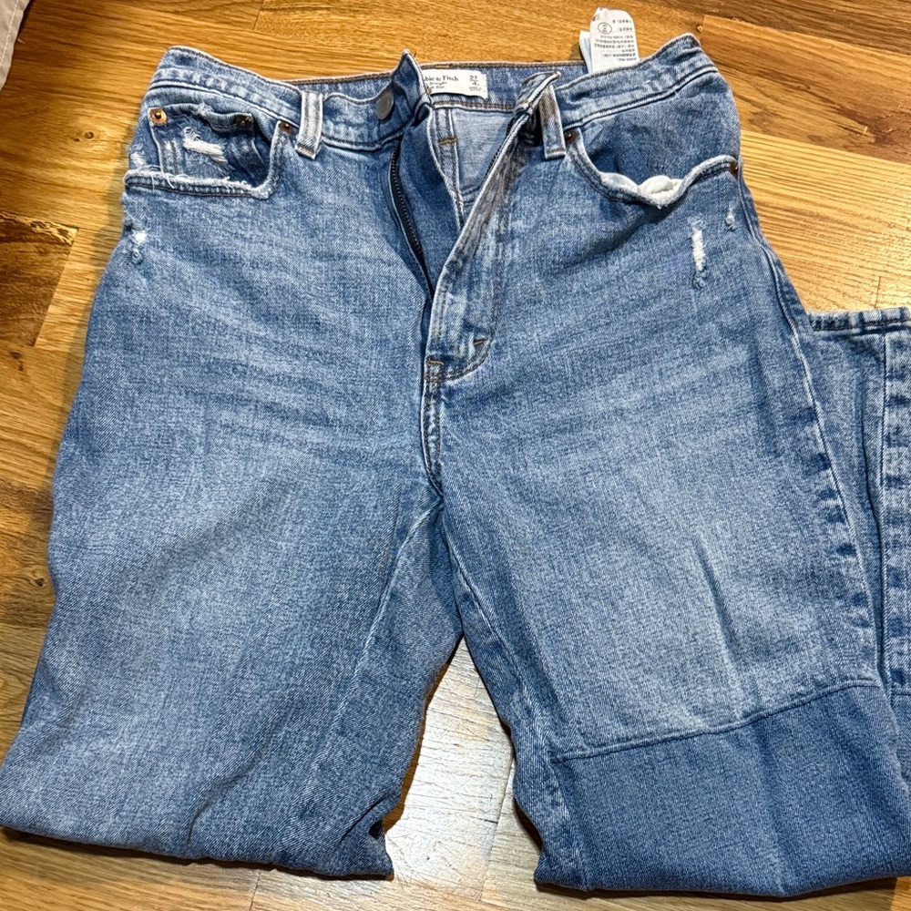 Abercrombie & Fitch Light Ankle Straight Ultra High Rise Jeans